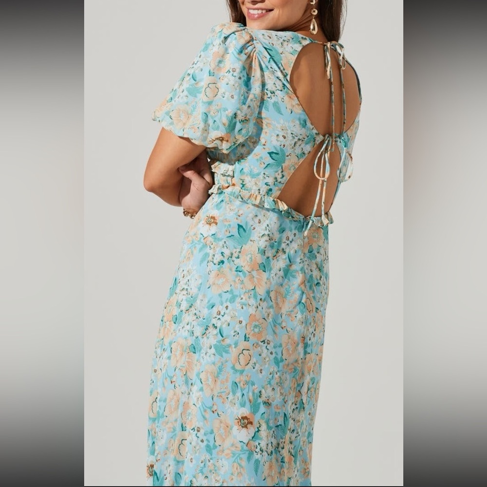 Esperanza Floral Back Cutout Midi Dress
ASTR the Label Size Medium - Picture 3 of 8